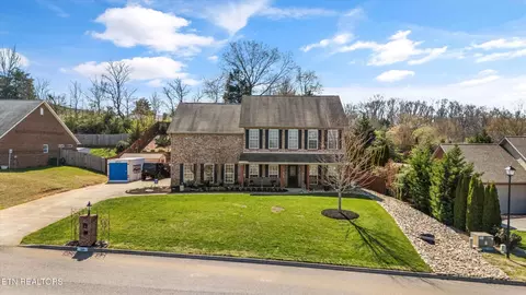 130 Flora Dr, Lenoir City, TN 37771