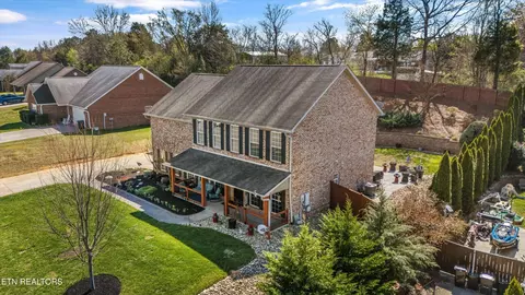 130 Flora Dr, Lenoir City, TN 37771
