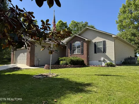 2205 Wichita Dr, Crossville, TN 38572