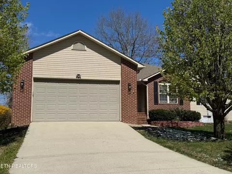 2205 Wichita Dr, Crossville, TN 38572