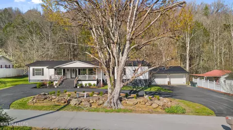 1020 Cox Cir, Oliver Springs, TN 37840