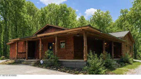 495 Bear Hollow Rd, Oneida, TN 37841