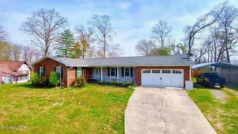 102 Oakwood Dr, Clinton, TN 37716