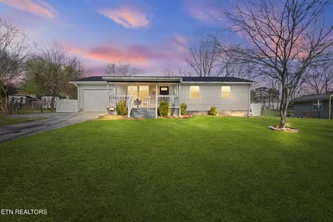 624 Scenic Hill Dr, Seymour, TN 37865