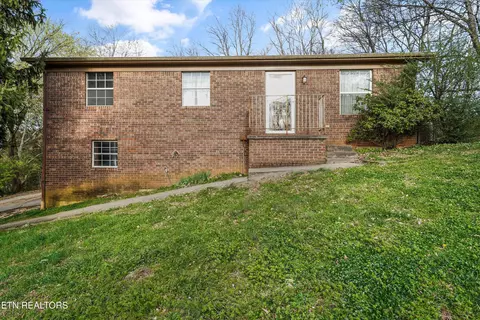 586 Randolph Dr, Morristown, TN 37813