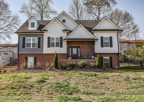 117 Crossroads Blvd, Oak Ridge, TN 37830
