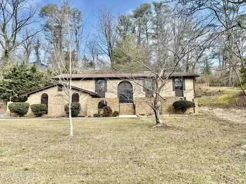 135 Palisades Dr, Signal Mountain, TN 37377