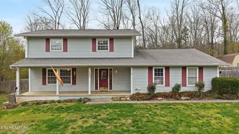 1230 Live Oak Cir, Knoxville, TN 37932
