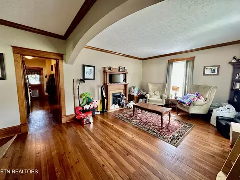 Living - 1886 Dr Thomas Walker Rd, Ewing, VA 24248 photo 1 of 3