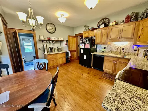 Kitchen - 1886 Dr Thomas Walker Rd, Ewing, VA 24248 photo 2 of 2
