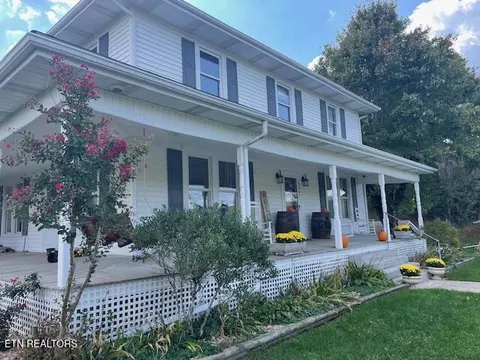 Exterior - 1886 Dr Thomas Walker Rd, Ewing, VA 24248 photo 2 of 8