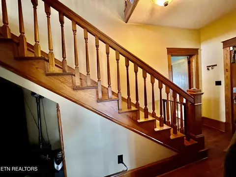Entry Way - 1886 Dr Thomas Walker Rd, Ewing, VA 24248 photo 2 of 4