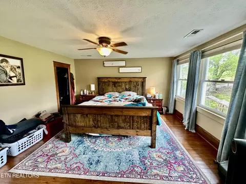 Bedroom - 1886 Dr Thomas Walker Rd, Ewing, VA 24248 photo 1 of 3