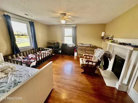 Bedroom - 1886 Dr Thomas Walker Rd, Ewing, VA 24248 photo 3 of 3