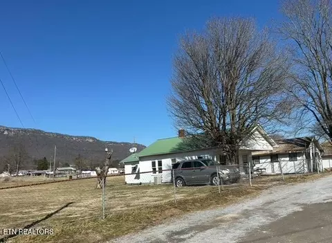 273 Stockyard Dr, Ewing, VA 24248
