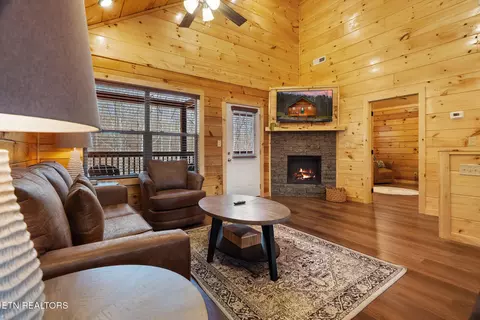Living - 804 String Run Way, Pigeon Forge, TN 37863 photo 1 of 2