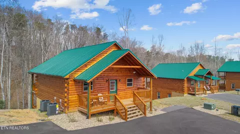 804 String Run Way, Pigeon Forge, TN 37863
