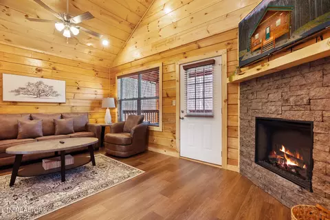Living - 804 String Run Way, Pigeon Forge, TN 37863 photo 2 of 2