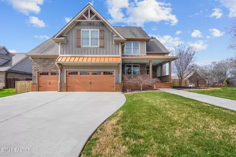 2004 Logan Dr, Maryville, TN 37803