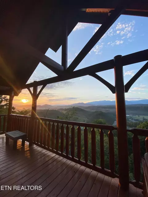 2934 Legacy Vista Dr, Sevierville, TN 37876