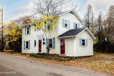 504 Wharf St, Loudon, TN 37774