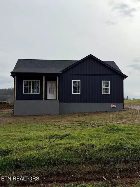 1865 Duck Pond Rd, Sparta, TN 38583