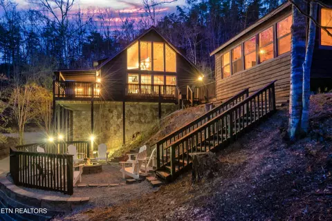 4037 Chamberlain Ln, Sevierville, TN 37862