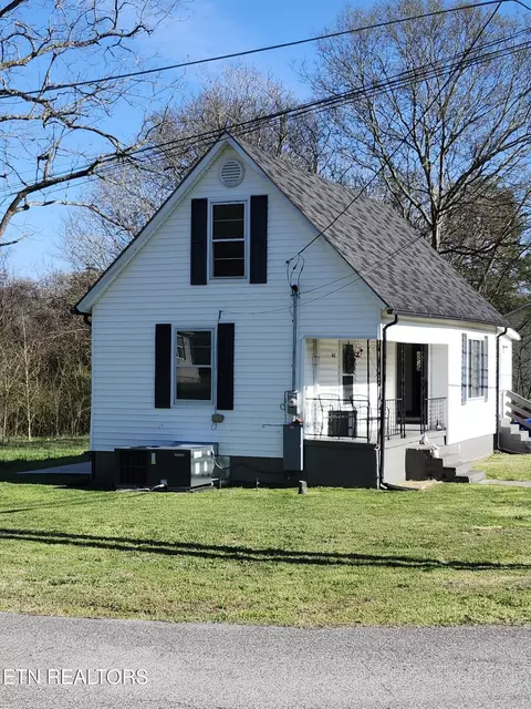 612 W Strang St, Rockwood, TN 37854
