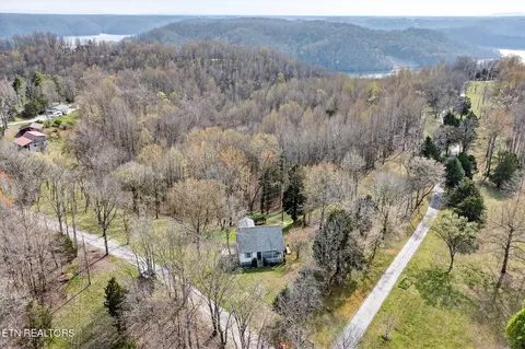 676 Sunny Point Rd, Baxter, TN 38544