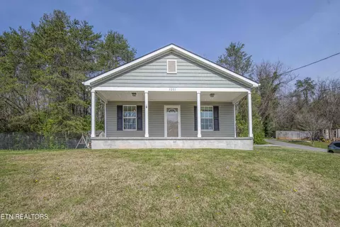 1201 England Dr, Knoxville, TN 37920