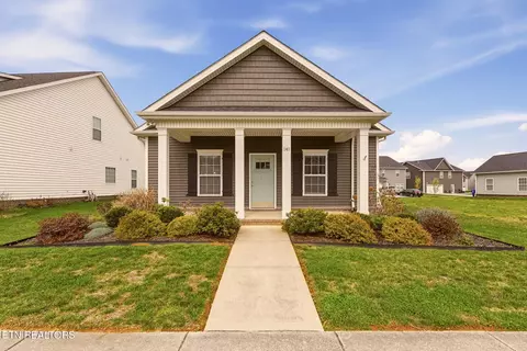 141 Hardinberry St, Oak Ridge, TN 37830