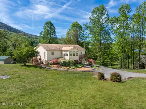 3375 Spring View Dr, Sevierville, TN 37862