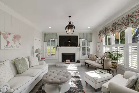 Living - 601 Ingleside Ave, Athens, TN 37303 photo 1 of 3