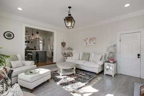 Living - 601 Ingleside Ave, Athens, TN 37303 photo 2 of 3