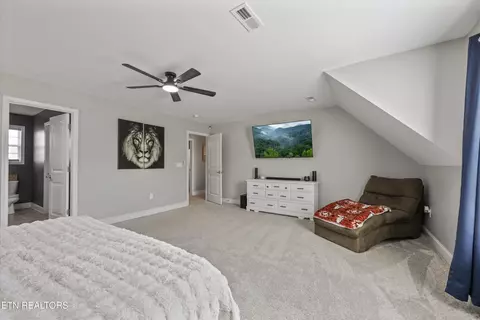 Bedroom - 1145 Cloud View Dr, Powell, TN 37849 photo 2 of 2