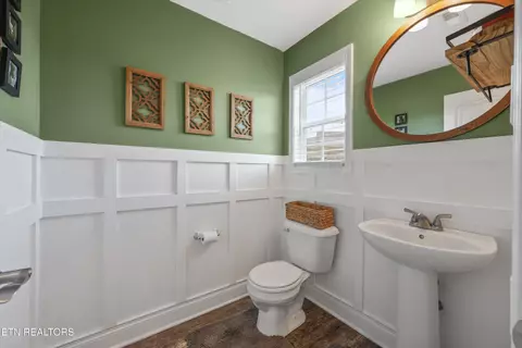Bath - 1145 Cloud View Dr, Powell, TN 37849 photo 1 of 4
