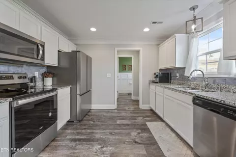 Kitchen - 1145 Cloud View Dr, Powell, TN 37849 photo 3 of 5