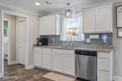 Kitchen - 1145 Cloud View Dr, Powell, TN 37849 photo 4 of 5
