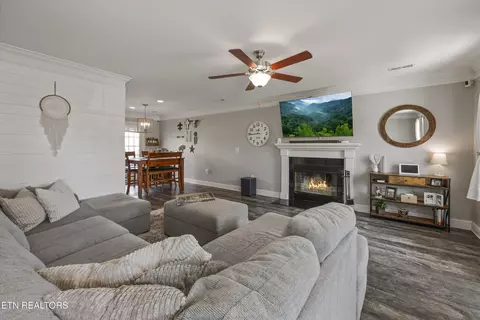 Living - 1145 Cloud View Dr, Powell, TN 37849 photo 1 of 1