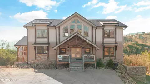 986 Chestnut Dr, Gatlinburg, TN 37738