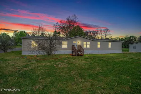 4504 Winslow Dr, Strawberry Plains, TN 37871