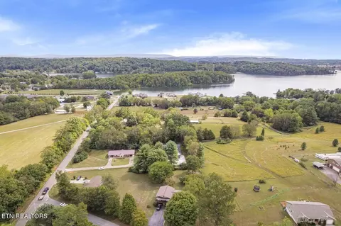 2188 Lakeview Rd, Lenoir City, TN 37772