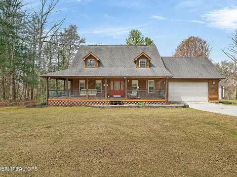 81 Pine Tree Cir, Crossville, TN 38571