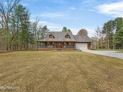 81 Pine Tree Cir, Crossville, TN 38571