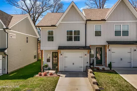 8423 Whisper Ln, Powell, TN 37849