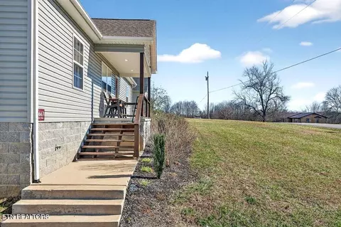 Exterior - 1663 Parker Rd, Sparta, TN 38583 photo 3 of 6