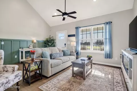 Living - 1663 Parker Rd, Sparta, TN 38583 photo 1 of 3