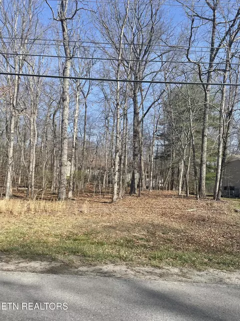 359 Lakeview Dr, Crossville, TN 38558