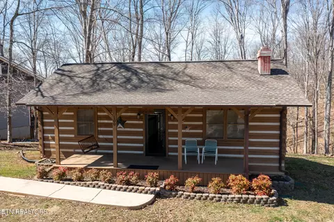 100 Sioux Ln, Byrdstown, TN 38549