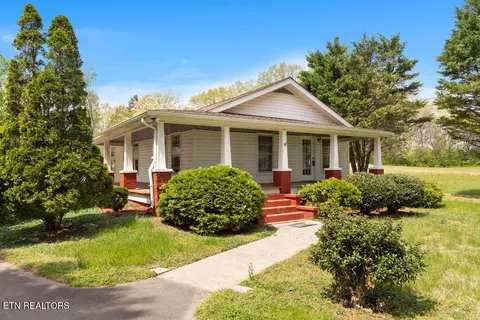 1438 W Hunt Rd, Maryville, TN 37801